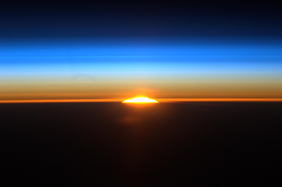 ��������:	1409946998707_wps_7_582752main_sunrise_from_i.jpg
���������: 2070
��������:	56.8 ��������